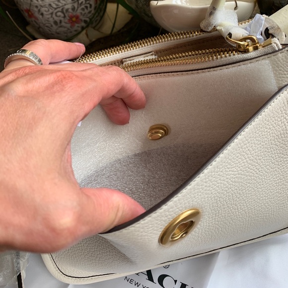 Authentic COACH 1941 Pebbled metallic gold leather 2 zip/Snap/Turnlock Crossbody - Picture 13 of 16